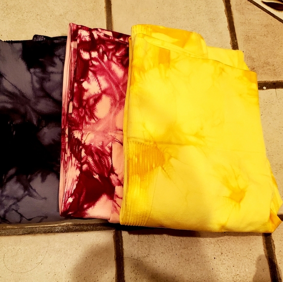 😍SOLD😍 Bootie Scrunch Tie Dye Seamless Yellow/Gold Leggings - Picture 5 of 5